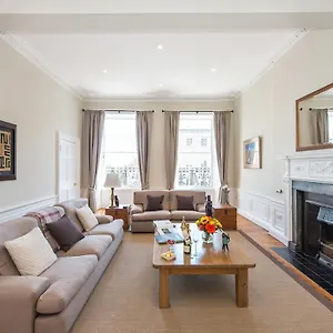 The New Town Idyll @ Dublin Street Apartment