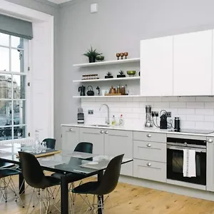 Joivy Bold And Spacious 1bed Home, Near Haymarket Train Station Apartment