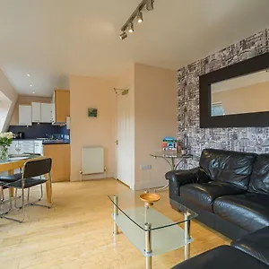 2 Bedroom Central With Stunning Castle View Apartment
